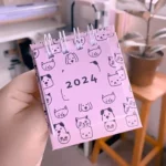 calendário de mesa 2024 mini bichinhos rosa